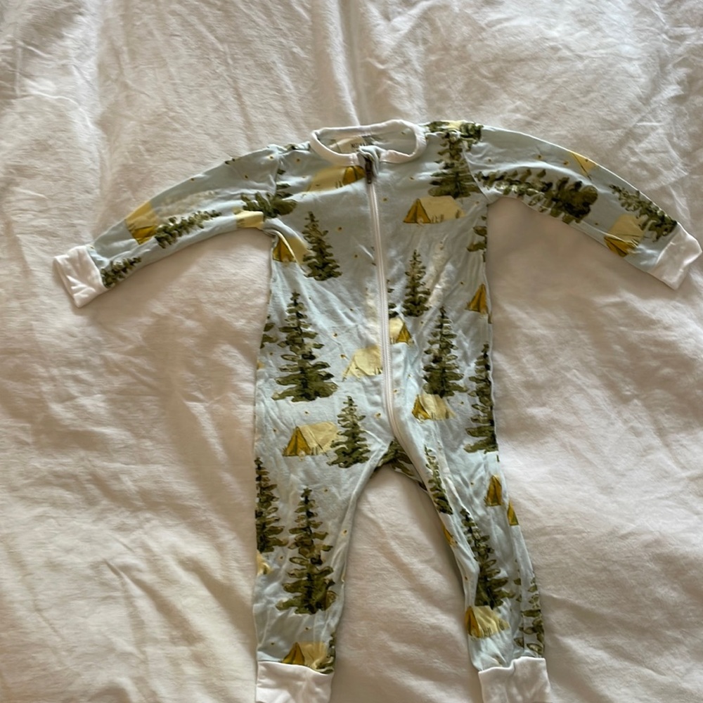 Brand new Milkbarn long sleeve onesie. 6-9 months. Never worn.